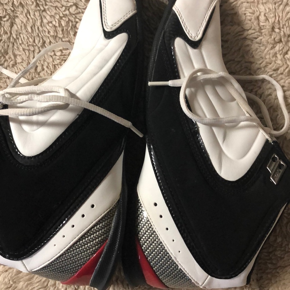 Men’s basketball shoes size 9 1/2